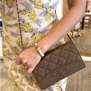 ✨Tory Burch Diamond Convertible Leather Crossbody Clutch